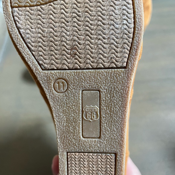 Route 66 Size 11, suede wedge booties - Picture 6 of 7